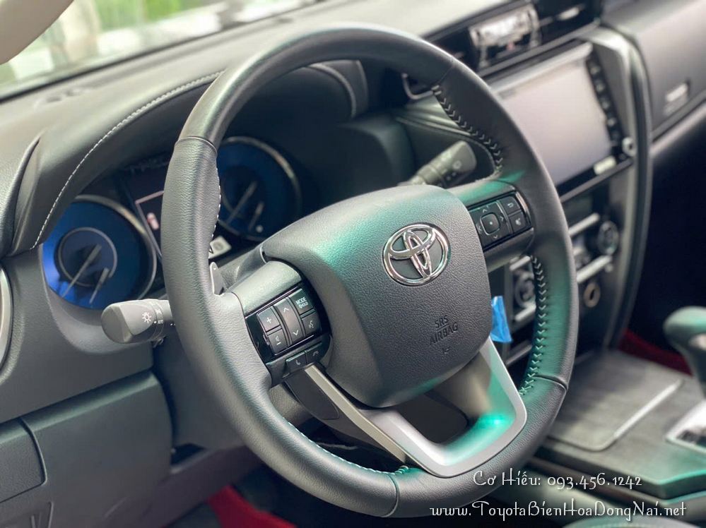Toyota Fortuner (Xăng) 86 Toyota Fortuner Gasoline HinhChupXe 1