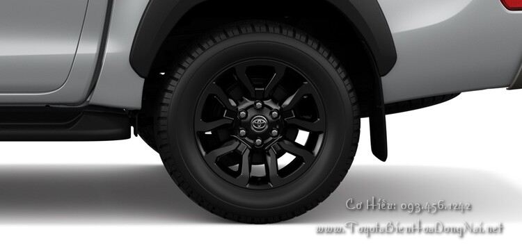 Toyota Hilux NgoaiThat 3