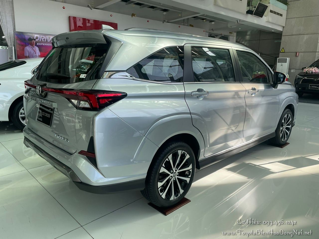 Toyota Veloz Cross 77 Toyota Veloz Cross HinhChupXe 3