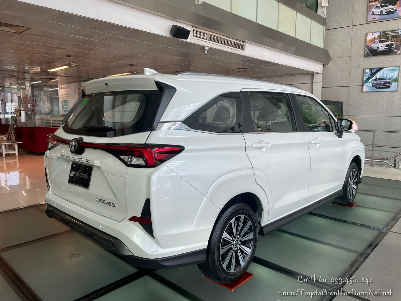 Toyota Veloz Cross 76 Toyota Veloz Cross HinhChupXe 4